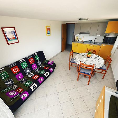 Apartments Kordic Vis Bagian luar foto