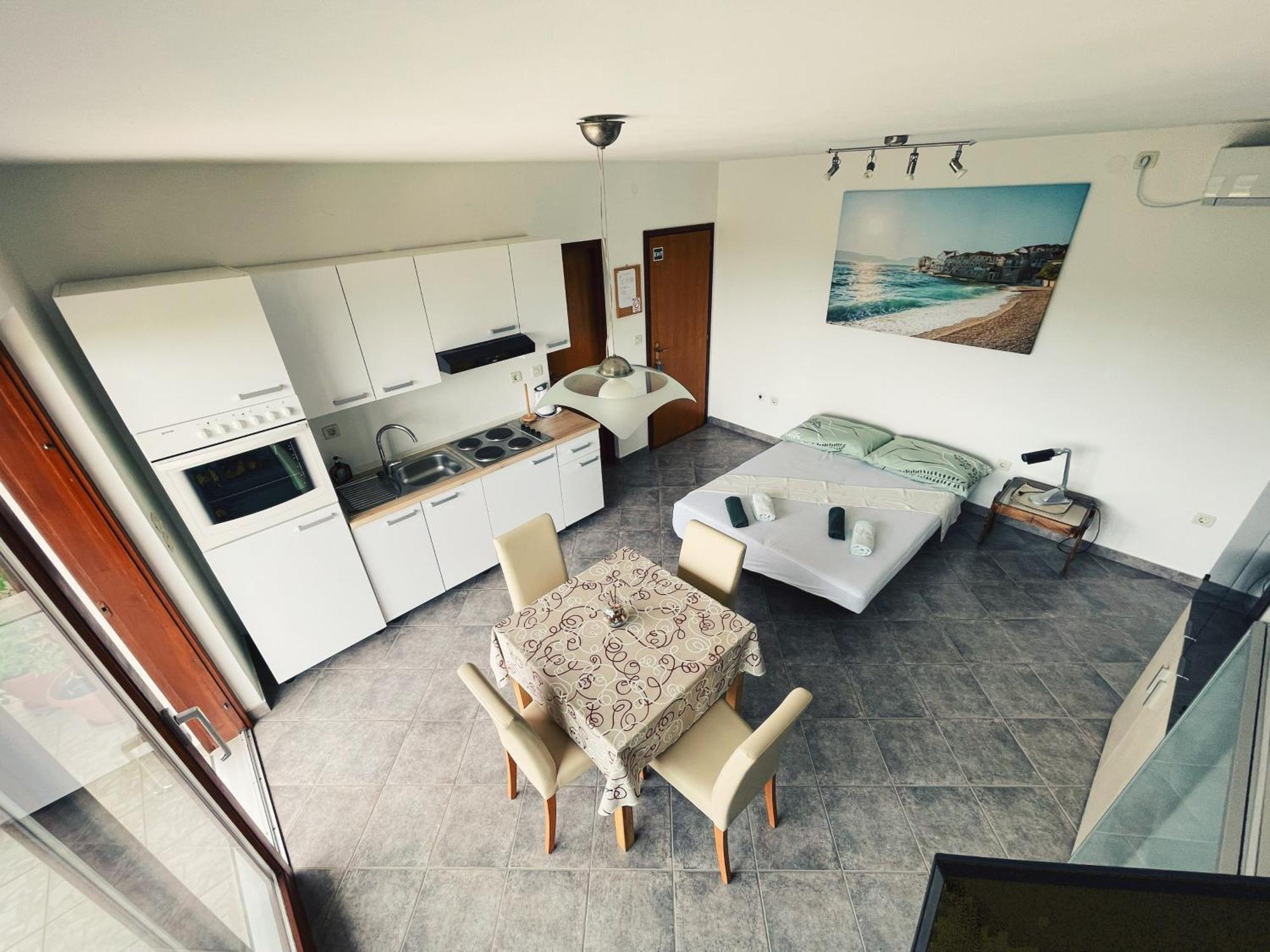 Apartments Kordic Vis Bagian luar foto